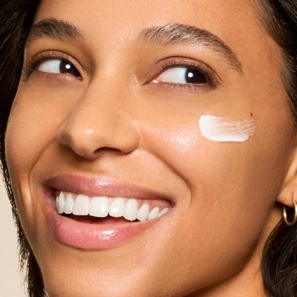 Honest Beauty Hydrogel Cream with Hyaluronic Acid, Jojoba, + Squalane | Oil Free, Lightweight, Moisturizing | EWG Verified, Vegan + Cruelty Free | 1.7 fl oz - Image 10